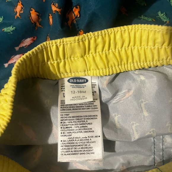 OLD NAVY Boys Rash Guard and Swim Set - Picture 11 of 11